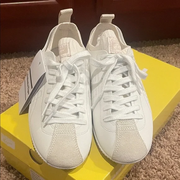 Onitsuka Tiger Cream/White Sneakers Size 7 NWT - Picture 2 of 7